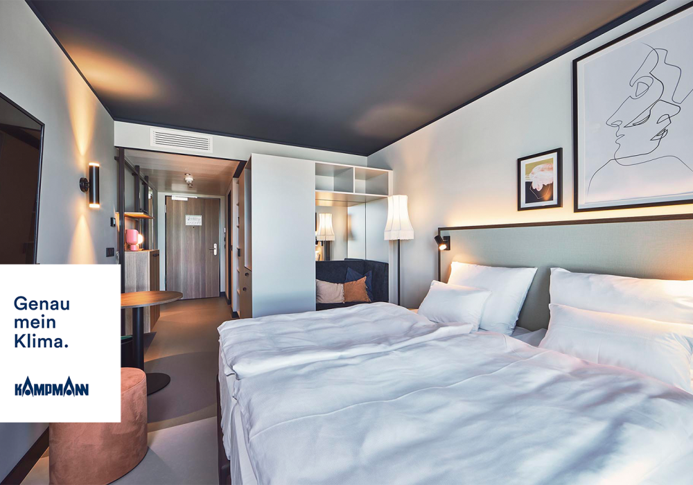 Hotelzimmer mit einem Doppelbett
